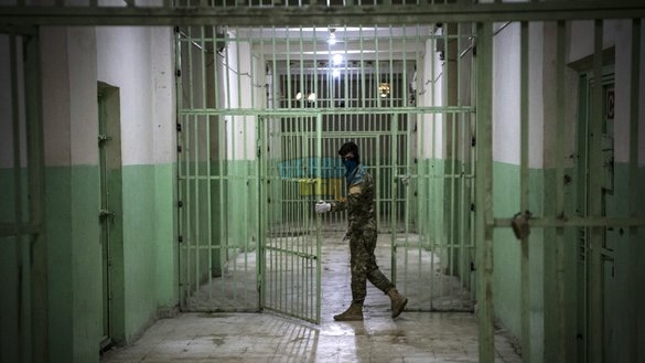 20809-ISIS-prisoners-three-585_329.jpg