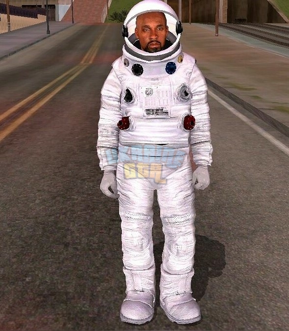 astronavt-iz-gta-5_1686005642_305844.jpg