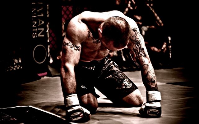 boxer_is_on_his_knees_in_the_ring_102042_-640x400-1.jpg