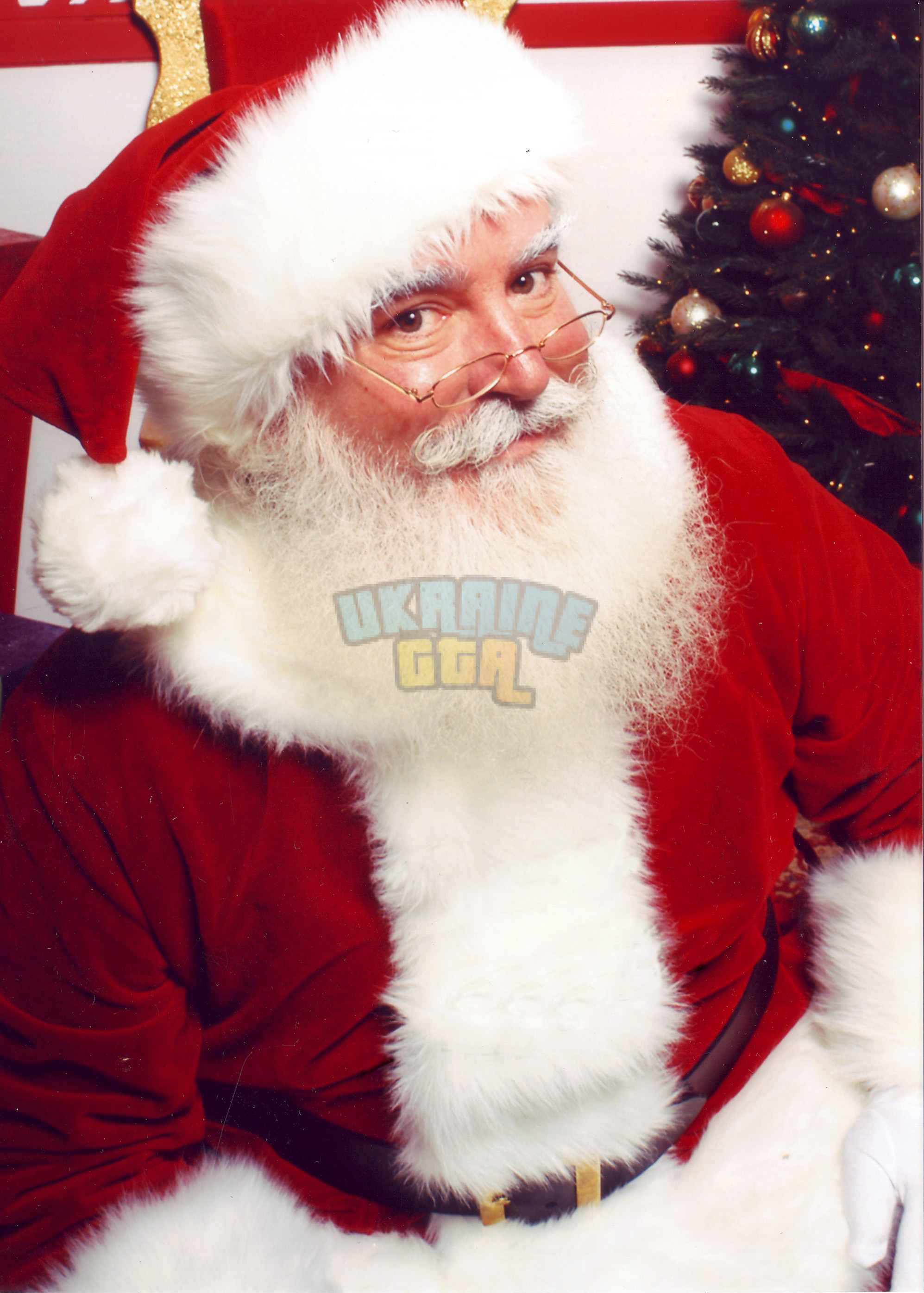 Jonathan_G_Meath_portrays_Santa_Claus.jpg