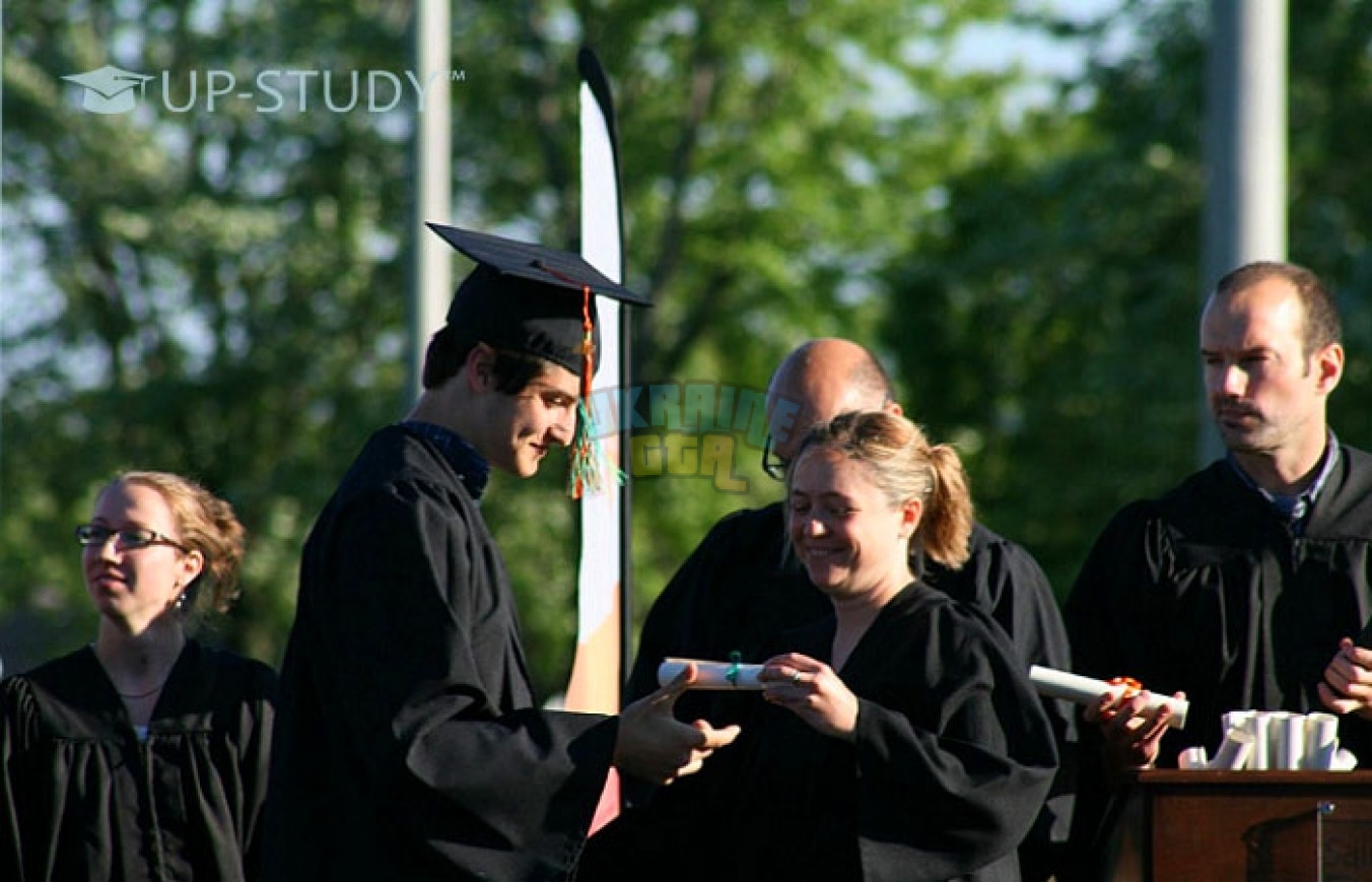 tonkoschi-otrimannja-diploma-pro-zakinchennja-odnogo-z-universitetiv-polschi-default.jpg