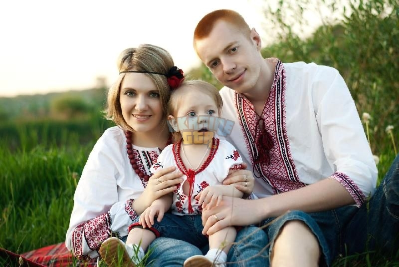 yake-znachennya-dlya-ukrayinskogo-narodu-maye-vyshyvanka01-priazovka (1).jpeg
