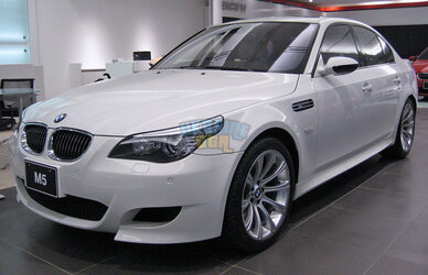 1200px-BMW_E60_M5_1.jpg