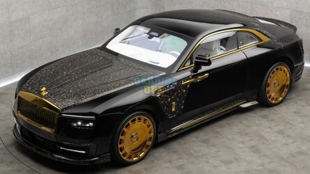 Rolls-Royce-Spectre-otdelali-zolotom-1024x576.jpg