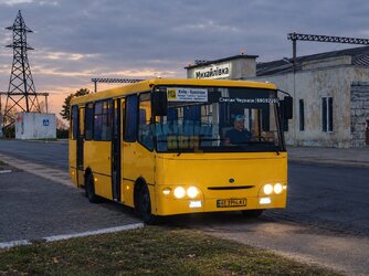 Вечірній автобус біля станції Михайлівка.jpg
