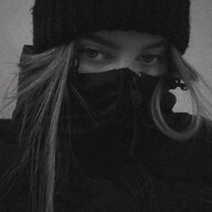 Янчик Стоун.